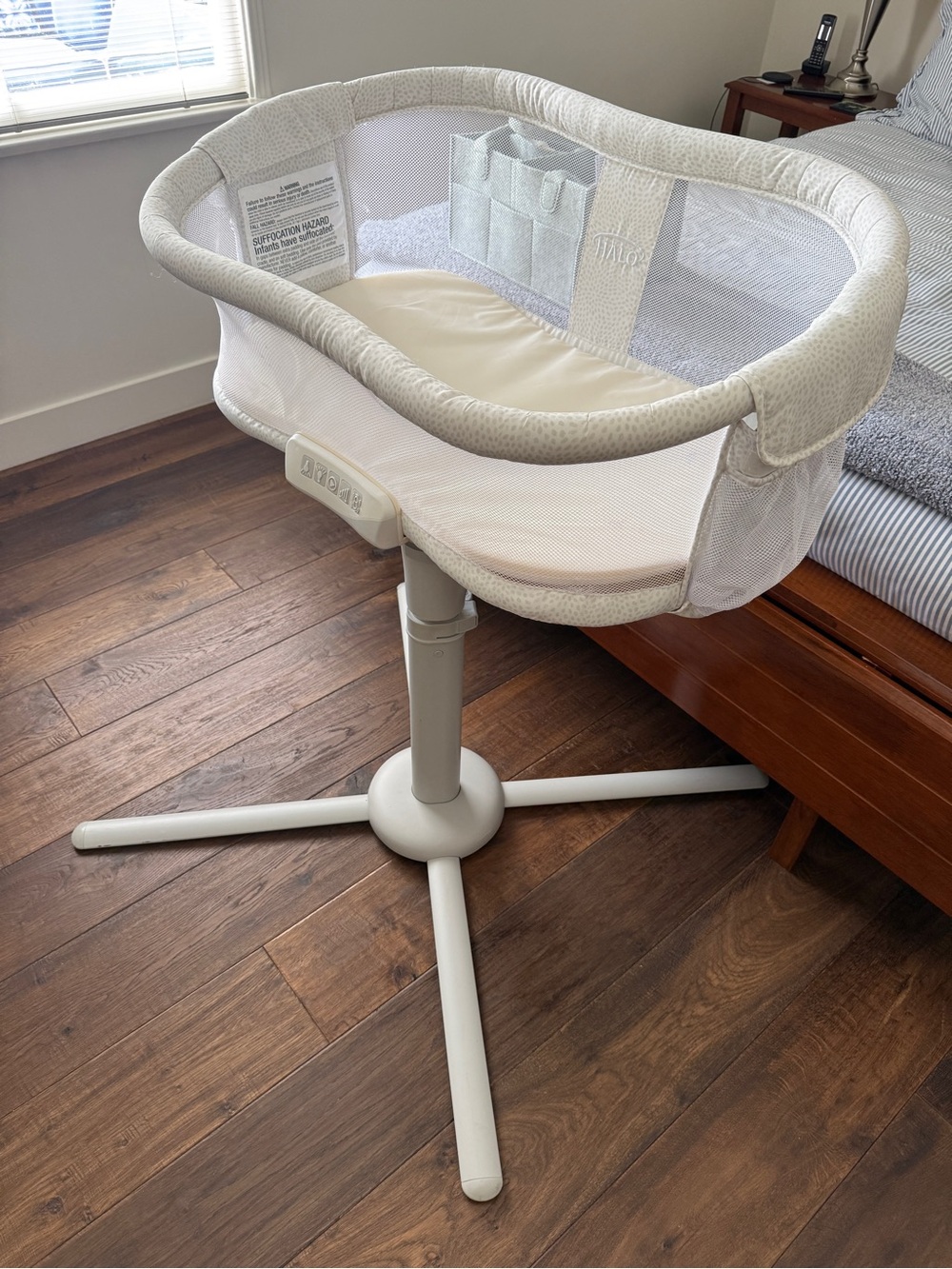 Halo Cream and White Bedside Bassinet